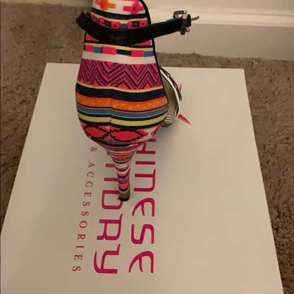 Z Lovely Holiday - Picture 2 of 3